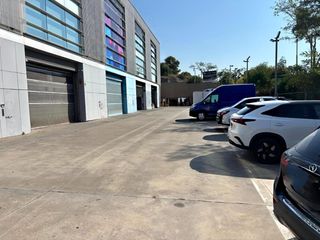 Industrial building  Avenida llenguadoc. Nave industrial premium en badalona  800 m2  lista para entrar l
