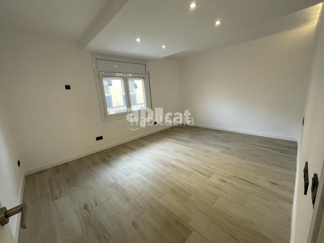 Foto a1ced7f6-6bc8-4e35-910b-5cad60ed4f4f. Pis a Centre Viladecans