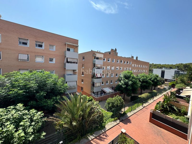 Foto 04b53d0b-cc9f-4687-8b7c-0345c4dd762f. Casa adossada amb calefacció aparcament a Bòbiles Gavà