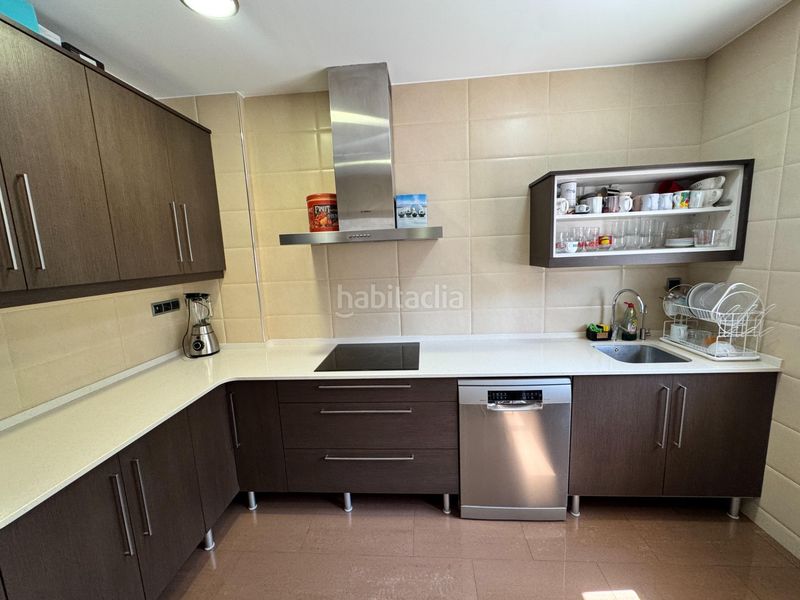 Foto 138179fa-9ca9-4273-ae8b-00447442a9b6. Casa adossada amb calefacció aparcament a Bòbiles Gavà