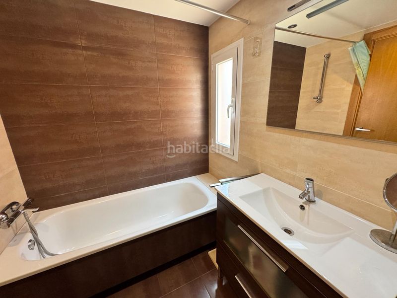 Foto f4b9e133-20dd-4bf6-a2bf-b5124a480062. Casa adossada amb calefacció aparcament a Bòbiles Gavà