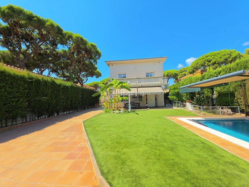 Foto ffb512ab-d558-4f60-925f-4f54e0b2b38d. Maison avec chauffage parking piscine dans La Pineda Castelldefels