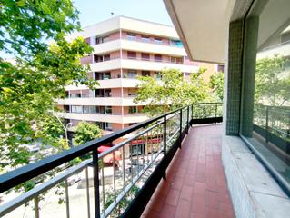 Piso  Carrer carrer de roger de llria. Descubre el potencial de este amplio piso en el corazn de barce