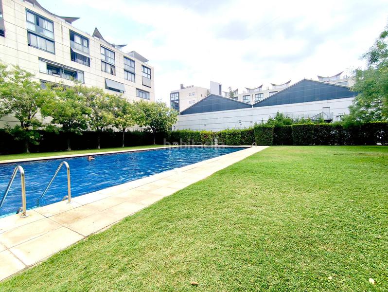 Foto e86813ee-9f1a-4b4d-a6b0-9563f50a6925. Attique avec chauffage parking piscine dans La Vila Olímpica del Poblenou Barcelona