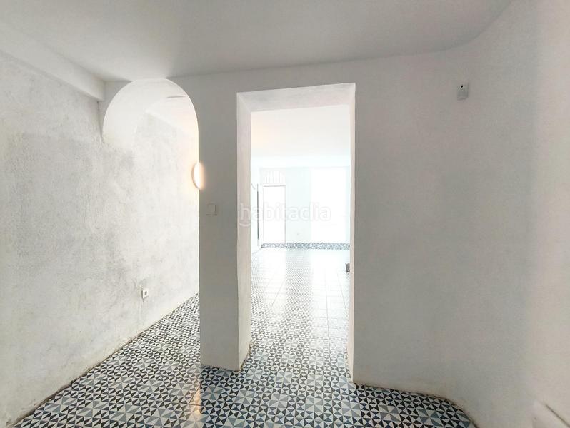 Foto 041a4719-c5f1-42c4-9838-dbe38e8262df. Local comercial local diáfano en primera línea de mar en Sitges