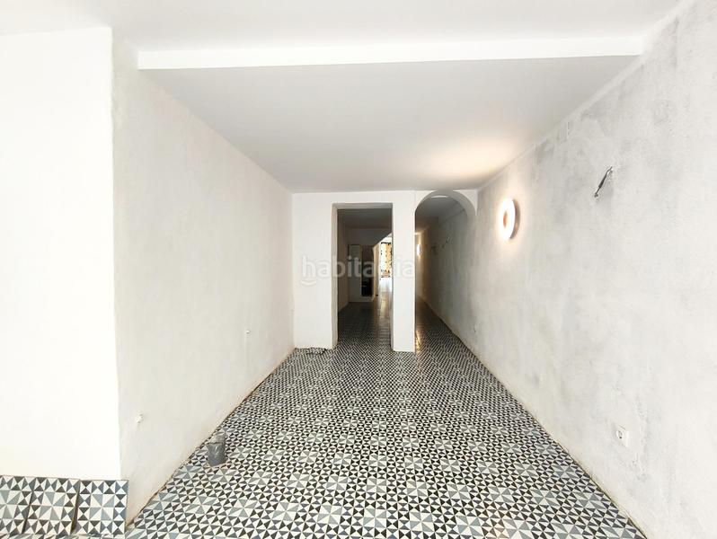 Foto abc1ef96-f749-495f-be65-35c4d7bf5d20. Local comercial local diáfano en primera línea de mar en Sitges