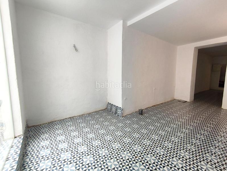 Foto e6d240d7-6a67-44d0-b953-1bfd8ba14bbf. Local comercial local diáfano en primera línea de mar en Sitges