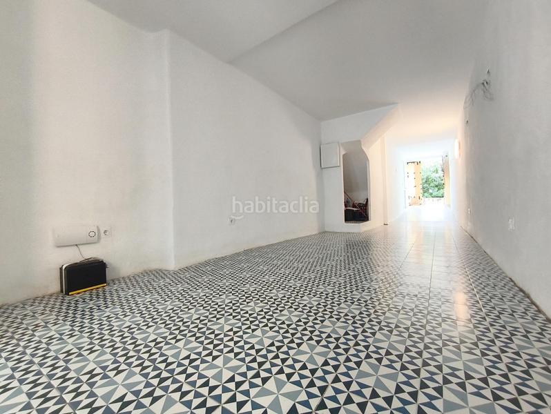 Foto e86dc4ad-4b9a-4cfd-bcad-d11b9cafe59c. Local comercial local diáfano en primera línea de mar en Sitges