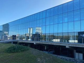 Industrial building in Calle de les Ciències