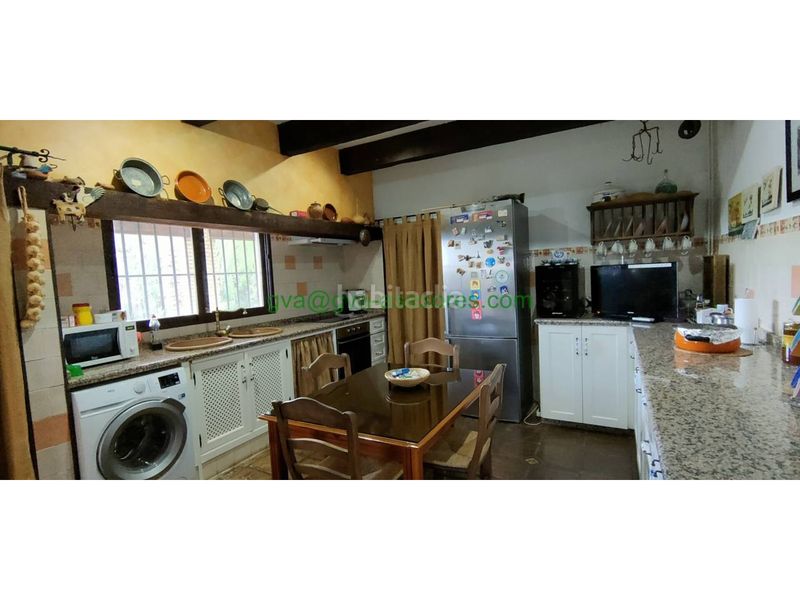 Foto 02eae3de-1b21-43d5-a511-105c268ab11e. Chalet in calle dehesilla vieja 21 in Hornachuelos