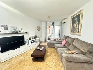 Appartement à Marianao. Piso en plaça bòbila con parking y trastero !!!