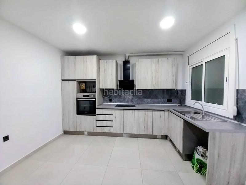 Foto fa624683-f1c4-42a8-abc2-c1bbe76c9bd8. Piano terra con riscaldamento in Eixample Sabadell
