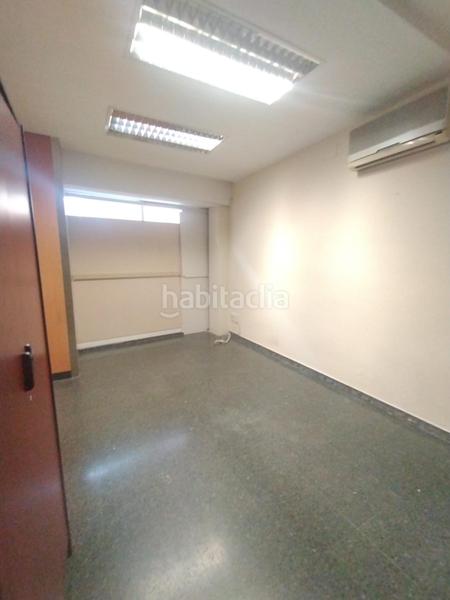 Foto 1552c202-a1e3-40c0-b627-73b6d68a1997. Dúplex local comercial sin cedula ideal para hacerte una vivienda en pleno centro de hospitalet!!! en Hospitalet de Llobregat (L´)