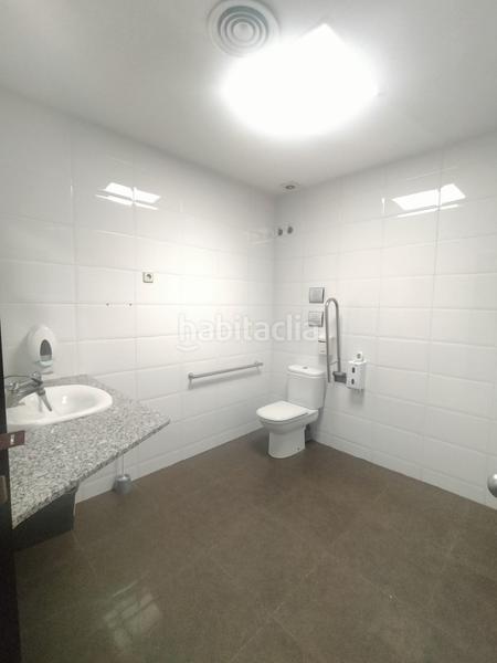 Foto 18d15341-90fe-41e1-a714-a3cd1c50c146. Dúplex local comercial sin cedula ideal para hacerte una vivienda en pleno centro de hospitalet!!! en Hospitalet de Llobregat (L´)