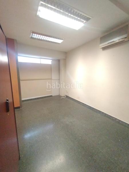 Foto d16f91b4-013b-4933-a8e8-c7893fdd1da5. Dúplex local comercial sin cedula ideal para hacerte una vivienda en pleno centro de hospitalet!!! en Hospitalet de Llobregat (L´)