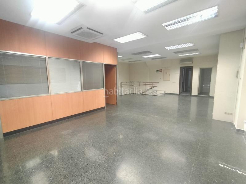 Foto f5da0afa-6691-43b4-9323-3f4dc7134404. Dúplex local comercial sin cedula ideal para hacerte una vivienda en pleno centro de hospitalet!!! en Hospitalet de Llobregat (L´)