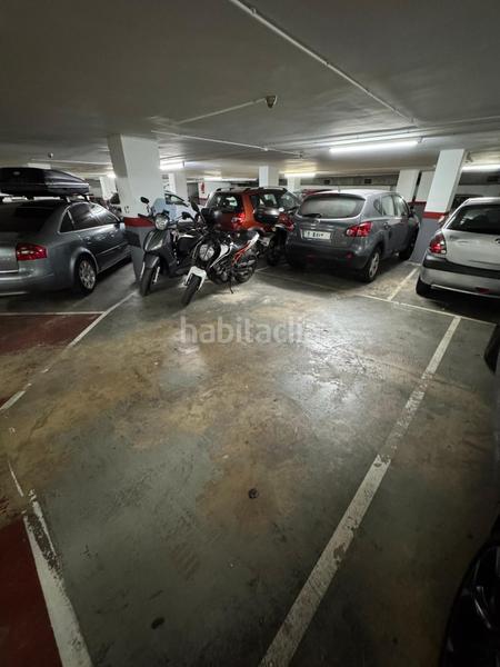 Foto 48320855-1000-4953-b1eb-fb1753424ef0. Parking coche amplia plaza de parking para 1 coche y 2 motos en Hospitalet de Llobregat (L´)