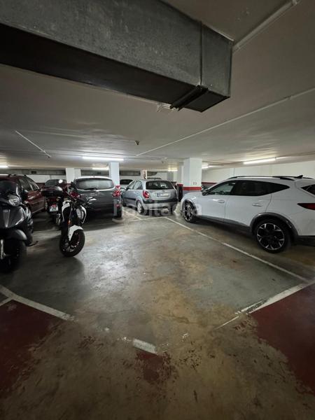 Foto cf11691c-c1b4-422f-a306-61be5e834f5a. Parking coche amplia plaza de parking para 1 coche y 2 motos en Hospitalet de Llobregat (L´)