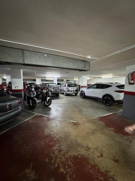 Foto e86cb862-f331-405a-b501-9166cf626d86. Parking coche amplia plaza de parking para 1 coche y 2 motos en Hospitalet de Llobregat (L´)