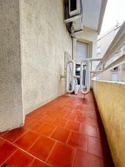 Pis  Carrer de l'església. Piso exterior a la calle en pleno centro de hospitalet!!