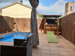 Chalet en Palau-solità i Plegamans. Casa adosada en palau de plegamans