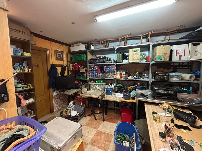 Foto 151db37a-bea2-427b-af4b-b093e0e271bb. Local comercial en La Gavarra Cornellà de Llobregat