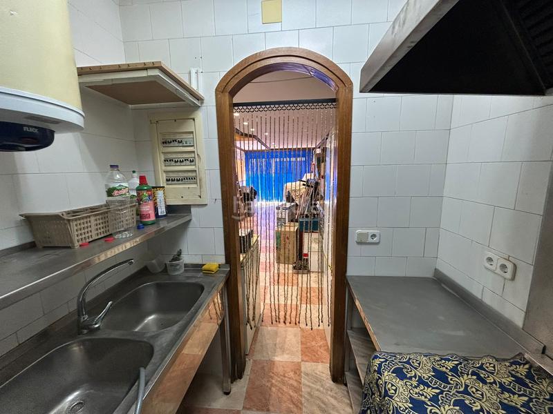 Foto 5d13bec0-1739-4193-9bde-49aa3280bb44. Local comercial en La Gavarra Cornellà de Llobregat