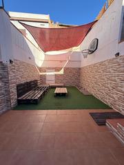 Maison à Centre. Casa pareada con doble terraza en el casco antiguo