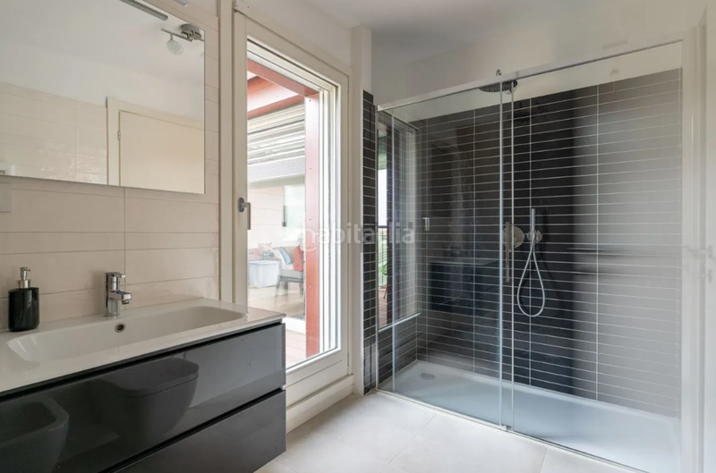 Foto 253b5cd0-6950-4250-88fa-42053dcc9fe9. Duplex with parking in Covadonga Sabadell