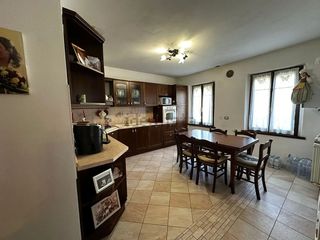 Reihenhaus in Centre-Cordelles. Chalet pareado en cerdanyola