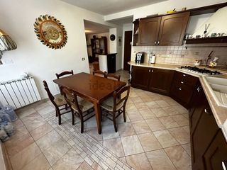 Casa adossada a Centre-Cordelles. Chalet pareado en cerdanyola