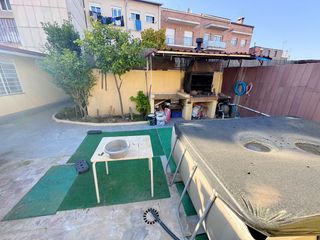Etagenwohnung in Can Rull. Casa adosada reformada con piscina, terrazas y garaje doble en s