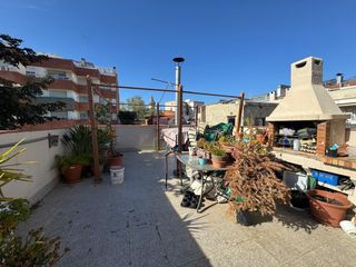 Casa adossada a Covadonga. Chalet adosado con múltiples posibilidades y gran terraza
