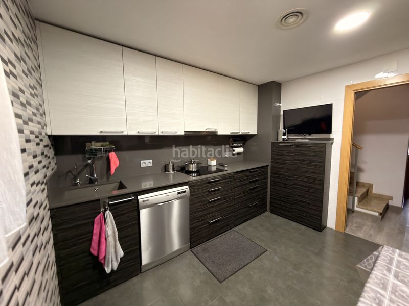 Foto 03553b9e-5795-44a1-8360-85795d938db0. Dúplex amb calefacció aparcament a Riera Cornellà de Llobregat