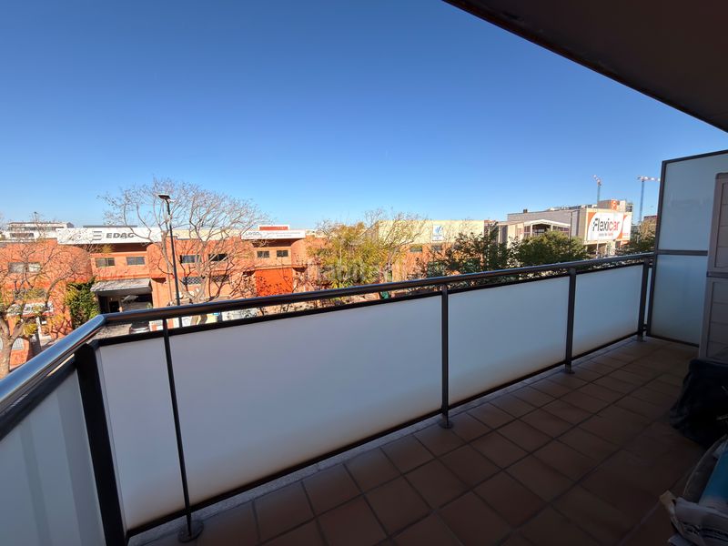 Foto 0ea63b9a-e406-4770-bf68-c97f6f228c87. Dúplex amb calefacció aparcament a Riera Cornellà de Llobregat