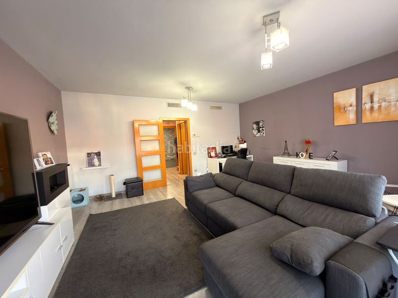 Foto 358b6339-11c4-49e0-b901-5213babc8a22. Dúplex amb calefacció aparcament a Riera Cornellà de Llobregat