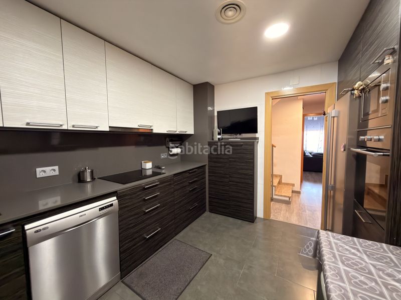 Foto e3457a53-f4a1-4eac-acd6-36fd02797a15. Dúplex amb calefacció aparcament a Riera Cornellà de Llobregat