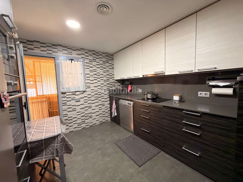 Foto f979168f-dcb2-448f-93d2-97495c8d4c65. Dúplex amb calefacció aparcament a Riera Cornellà de Llobregat