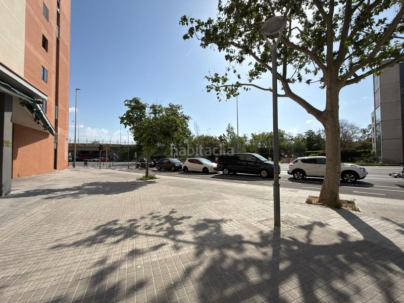 Foto 627018a5-186d-4b31-b336-d57495f633a0. Local comercial a Almeda - El Corte Inglés Cornellà de Llobregat