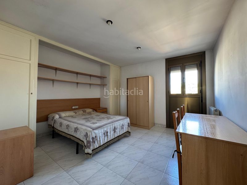 Foto d6f6997c-b307-4db3-8bd1-d9fc04f91146. Casa adossada amb calefacció a Centre Sabadell