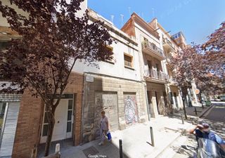 Chalet in Sants-Badal. Oportunidad de inversión en sants  solar con gran potencial edif
