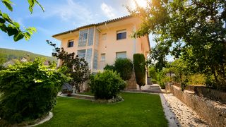 Chalet  Avinguda de l'ermita. Urban grup presenta una exclusiva propiedad en corbera de llobre