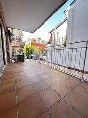 Pis  Carrer de milà i pi. Maravilloso piso amplio para reformarlo a tu gusto excepto los b