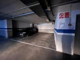 Parking voiture  Carrer ernest lluch