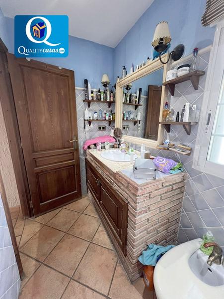 Foto f9fa910e-98a1-4557-9e74-debf3ee2dc0b. Chalet  en venta en nucia la, 4 dormitorios. en Nucia (la)