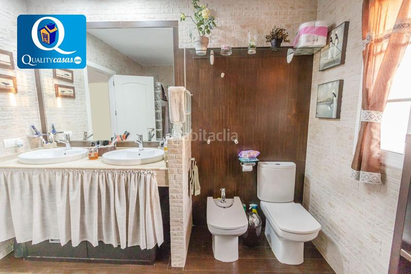 Foto c5e4fae2-25ff-4560-b94a-48baa6784126. Chalet  en venta , 4 dormitorios. en Almajada-Ravel Mutxamel