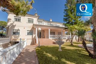 Xalet a La Huerta. Villa en venta en girasoles, 7 dormitorios.