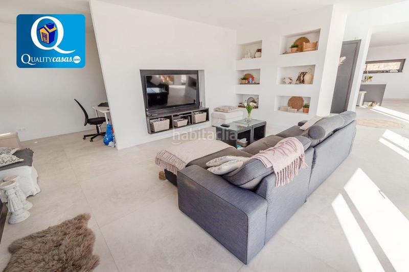 Foto 96d96064-8bb2-4a45-a591-92f9fad35ecb. Chalet mit heizung parking in Golf Bahía Finestrat