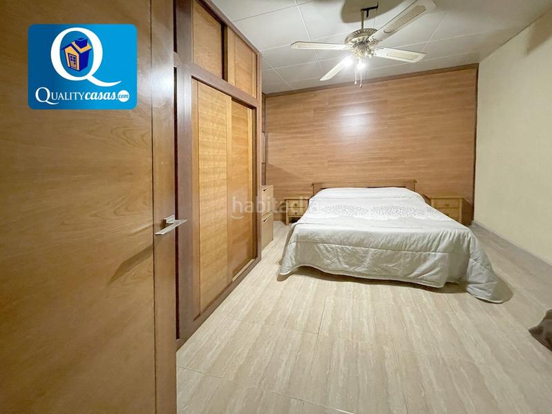 Foto f7cc2da1-d13b-4eb4-94be-7e1f2c317952. Casa adossada a Busot