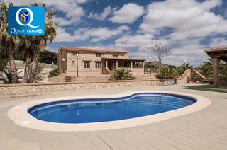 Chalet en Pedanías Este. Chalet en venta en aspe, 8 dormitorios.